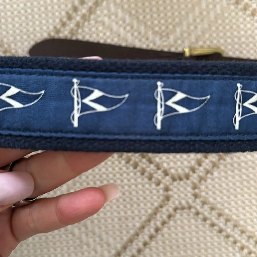 Vineyard Vines boys leather sailing flag belt size 34, brown and navy blue, EUC